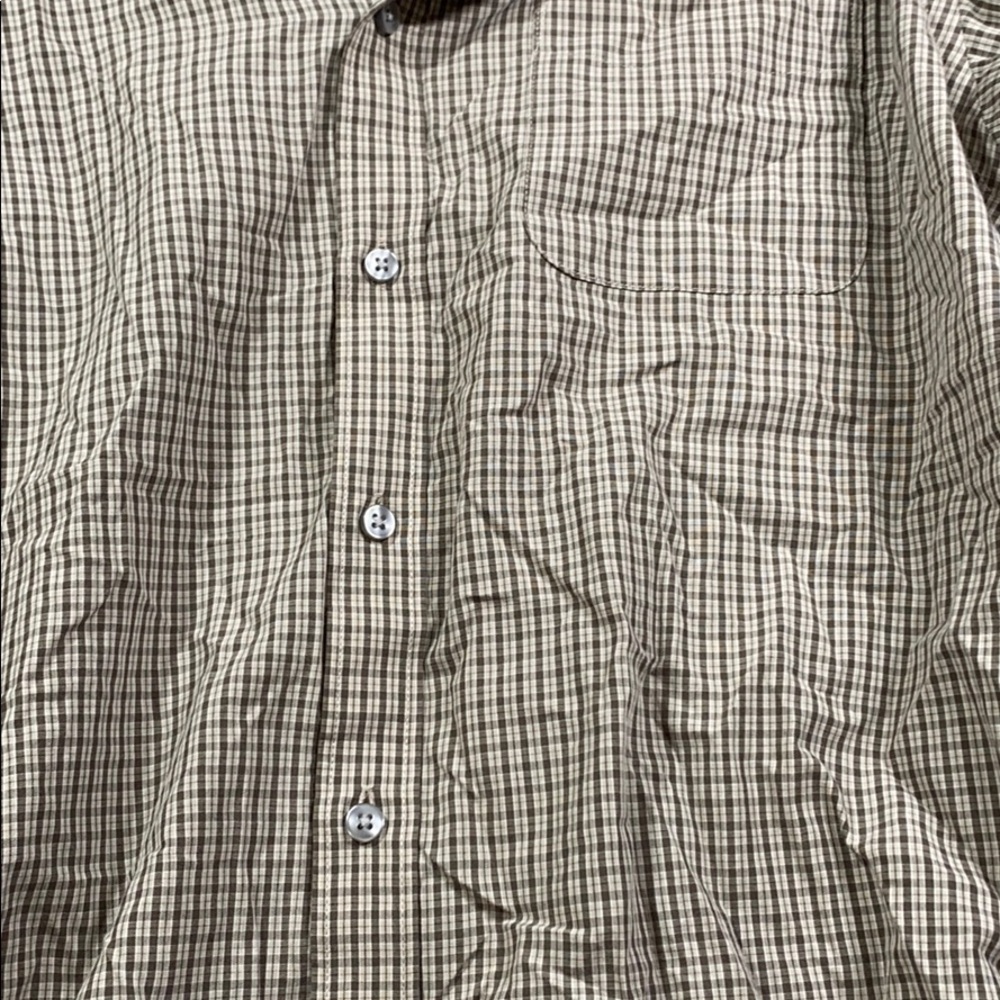 Men’s Van Heusen Button-Down Shirt - Picture 2 of 5